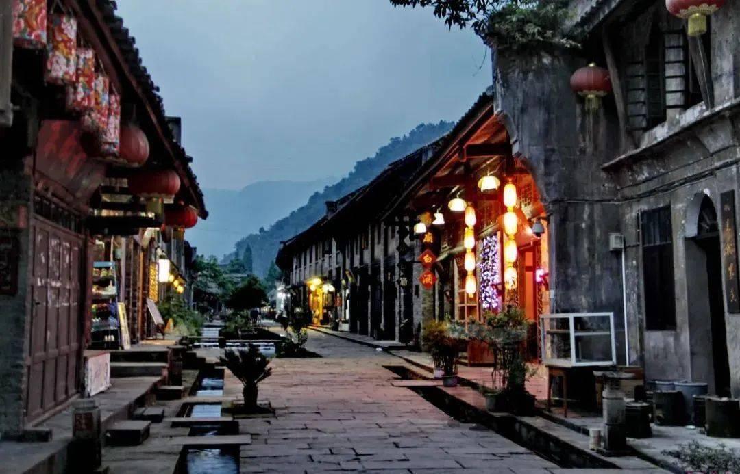 1947年的猪今年是不是在走桃花运从哪里能查出来这个17年那个运势女性的运势好？游戏画面